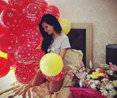 Бременната Преслава получи 34 балона и букет от любимия си за рождения си ден