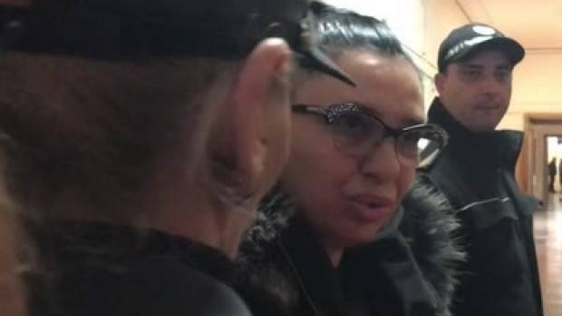 Анита Мейзер брои 5 бона и излезе от затвора, вместо да бяга