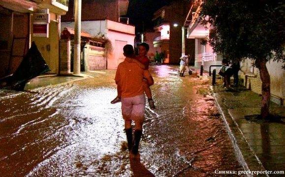 Поройни дъждове предизвикаха наводнения в Гърция