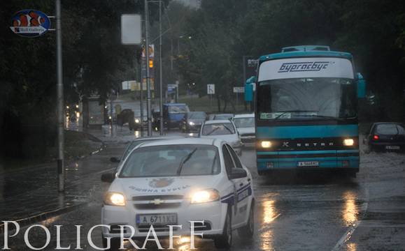 Оранжев код за дъжд и гръмотевици е в сила за всички области, освен Видин
