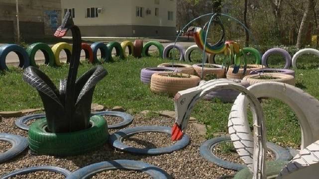 Така се прави, когато общината я няма: Младо семейство от Русе превърна в райска градина междублоково пространство!