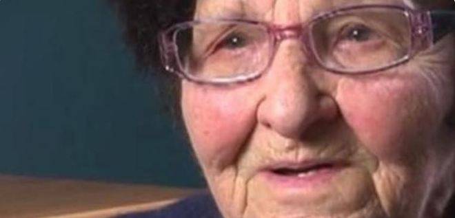 Къде е държавата? 92-годишната баба Дела работи по 14 часа на ден, за да издържа близките си!