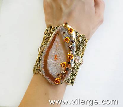 Фешън за сезон ЕСЕН с модни гривни за жени