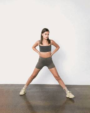 Г-жа Уест отново гола в кампания на съпруга си