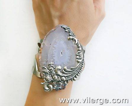 Топ фешън серия гривни за ЕСЕН