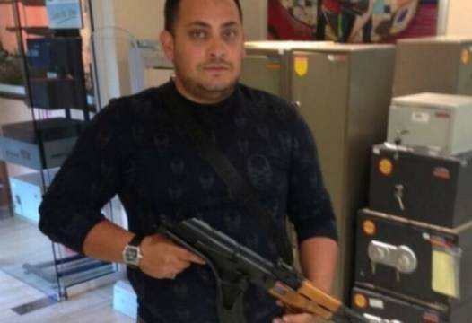 Защо МВР спи? Циганинът-милионер с калашника не е арестуван! (ЕКСКЛУЗИВНИ СНИМКИ)