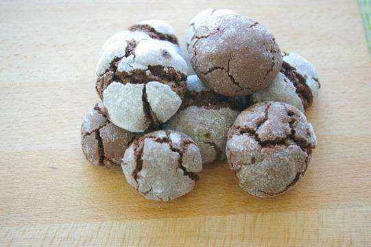 Напукани шоколадови сладки