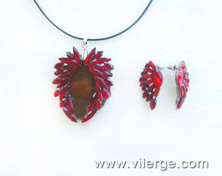 Стилни обеци и модни колиета за ЕСЕН