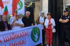 Граждани на протест: Убиват ни с тока, водата и парното