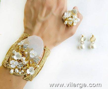 ЕСЕН 2018 с бижута и комплекти за жени