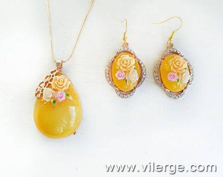 Колиета и обеци с Кехлибар за ЕСЕН 2018