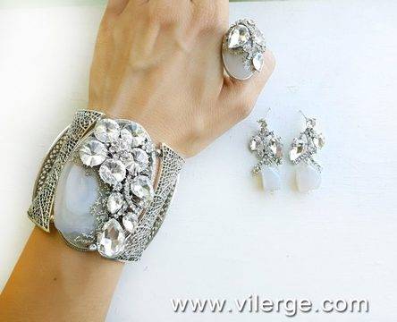 СЕЗОН ЗЛАТНА ЕСЕН 2018 С ЛУКСОЗНИ БИЖУТА