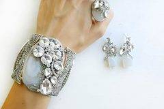 СЕЗОН ЗЛАТНА ЕСЕН 2018 С ЛУКСОЗНИ БИЖУТА