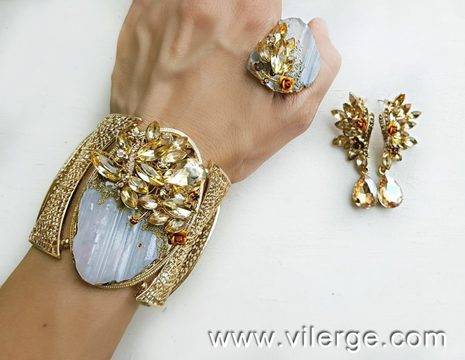 Златна серия с гривни и колие за ЕСЕН 2018