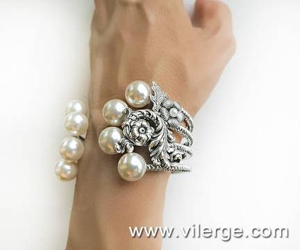 Бяла перла за жени с топ серия гривни ЕСЕН 2018