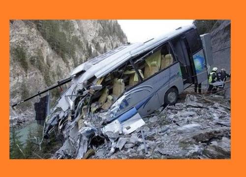 20 души загинаха в катастрофа с автобус в Танзания.