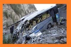 20 души загинаха в катастрофа с автобус в Танзания.
