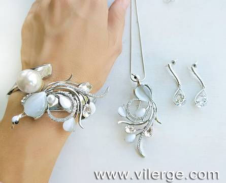 Мода за ЕСЕН 2018 с фешън бижута