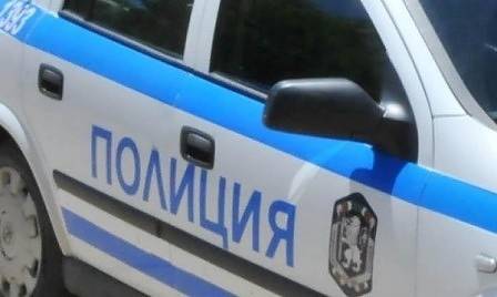 Двама мъже бяха задържани за грабеж на бензиностанция в Лясковец