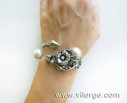 Перлен свят с гривни за жени и ЕСЕН 2018