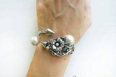 Перлен свят с гривни за жени и ЕСЕН 2018