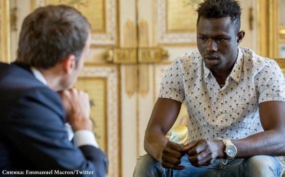 Мигрантът, спасил дете в Париж, стана пожарникар