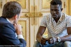 Мигрантът, спасил дете в Париж, стана пожарникар