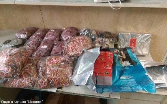 Митничари задържаха хиляди етикети с логото на Мондиала