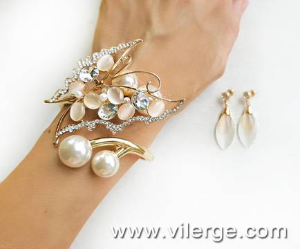 БИЖУТА С ПЕРЛИ ЗА СЕЗОН ЕСЕН 2018