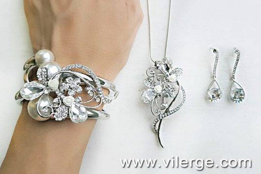 Лускозна есенна колекция бижута с перли 2018