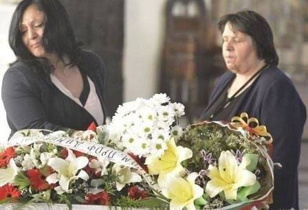 Полагат венците за Божидар Димитров пред паметника на Васил Левски!