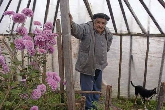 Пример за всички! Вижте как живее най-бедният президент на света (СНИМКИ)