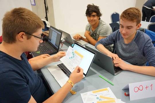 АРС съорганизира първия Балкански хакатон “Преодоляване на дигиталните граници”