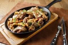 Пържени дробчета с бекон и гъби