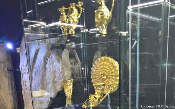 Още едно от големите златни съкровища пристигна в зала Трезор на Бургаския музей