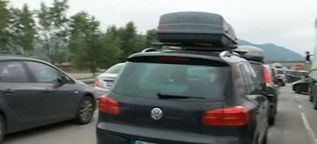 Натоварен трафик по пътищата и на граничните пунктове в страната