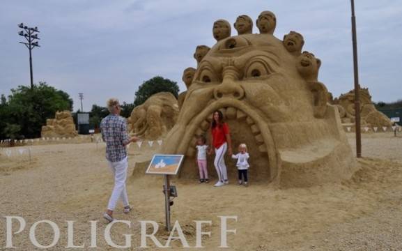 „Циклопът на новото време“ – хитът за снимка на Пясъчния фест тази година