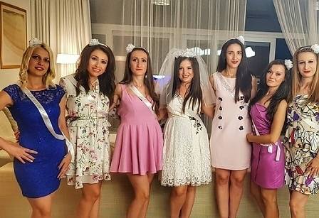 Бургаска депутатка вдигна пищно моминско парти (СНИМКИ)