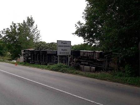 Камион с порцелан катастрофира в Радко Димитриево (СНИМКИ)