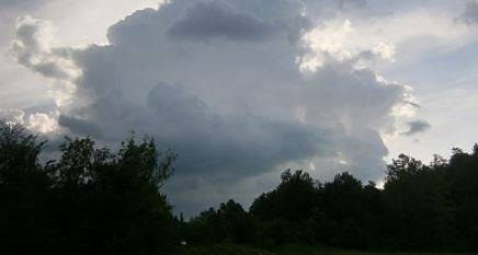 Днес предимно облачно. Максималните температури ще са между 21° и 26°