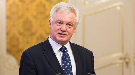 Правителствена криза на Острова: Министърът за брекзит хвърли оставка