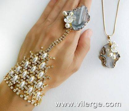 Златна серия гривни за ЕСЕН 2018