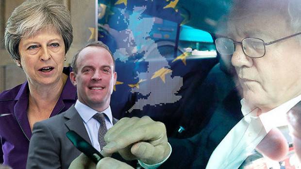 Кабинетът на Тереза Мей се разпада заради „Брекзит“