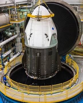 Космическият кораб Крю Драгън приключи с термовакуумните изпитания