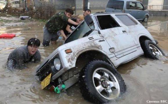 Броят на загиналите при наводненията в Япония достигна 141 души