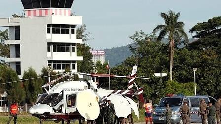 Спасиха 12-те момчета и треньора им от наводнената тайландска пещера