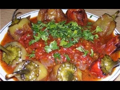 Печени чушки с доматен сос