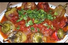 Печени чушки с доматен сос