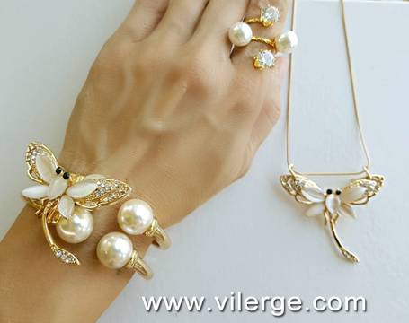 Бъди модерна с топ бижута за ЕСЕН 2018