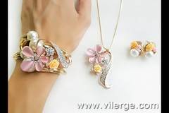 АКТУАЛНИТЕ БИЖУТА И КОЛИЕТА ЗА ЕСЕН 2018